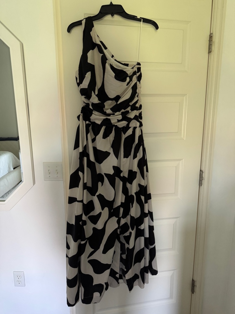 One-Shoulder Black and White Patterned Women’s Dress